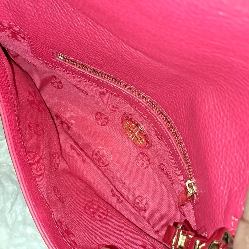 Tory Burch NWOTs Amanda Logo Clutch Crossbody